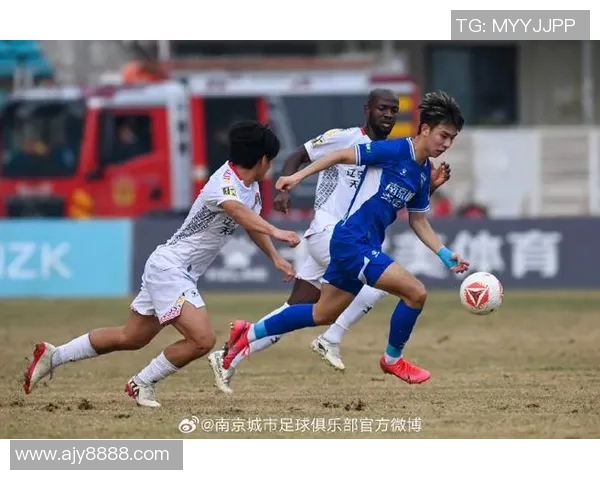 南京足球队战术变革引发热议球迷期待新赛季精彩表现与突破